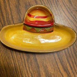 Mexican hat dip bowl so cute in excellent condition!!